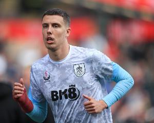 伯恩利后衛艾斯特福單場比賽進2個烏龍球，成為英超歷史第6人