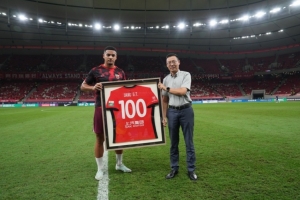 在亞冠首輪中，蔣光太達成代表俱樂部出戰各項賽事100場里程碑