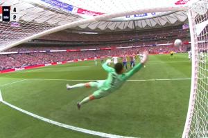 神了！2輪5球！阿爾瓦雷斯任意球轟十分角！馬競4-2領先皇馬！