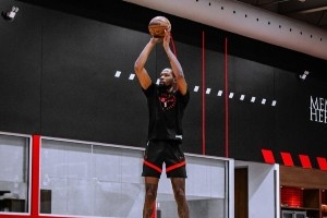 新賽季集結號吹響！火箭官方發布訓練圖集 眾將揮汗如雨全力沖刺