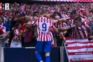 外媒：索爾洛特與球迷一起慶祝但未造成安全隱患，因此沒有吃黃牌