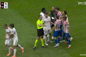 馬斯坦托諾一腳爆射場邊，兩隊爆發沖突