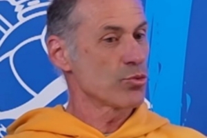 皇社名宿：和皇馬巴薩對(duì)攻通常會(huì)付出慘痛代價(jià)，應(yīng)穩(wěn)固后防等反擊