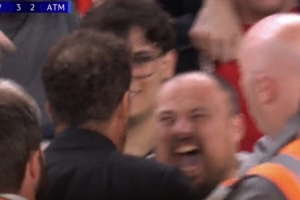 與球迷對噴！馬卡：西蒙尼客戰利物浦時與球迷沖突，歐冠禁賽一場