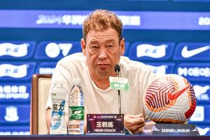 斯盧茨基：亞冠不單純?yōu)榱宋覀兊那蛎?，也是為所有中超俱樂部而?zhàn)