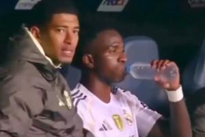 不滿馬斯坦托諾？維尼修斯被換下后在替補席喋喋不休，貝林一直勸