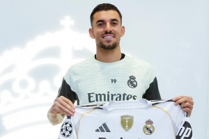 里程碑！塞巴略斯獲贈(zèng)皇馬生涯150勝紀(jì)念球衣