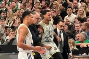 NBA舊將布蘭登-波士頓歐冠與隊友相撞左腳踝受傷 4月左腳踝曾手術