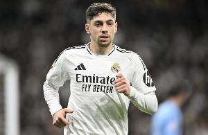 此前稱不愛踢右后衛！世體：巴爾韋德對黃潛時踢右后衛表現出色