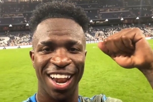 雙響！維尼修斯錄制視頻：為勝利和進球感到高興，我們繼續前進