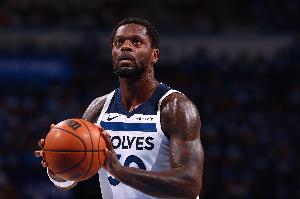 穩(wěn)定發(fā)揮！蘭德爾半場11中6拿下14分4板1助1斷