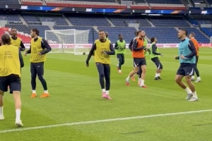 記者：姆巴佩順利參加了球隊合練，明天世預賽是否首發有待觀察