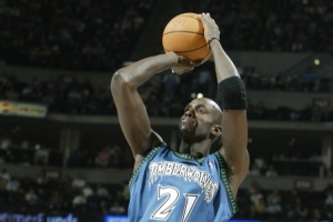 冷知識(shí)！加內(nèi)特是唯一一位對(duì)陣過(guò)72勝公牛和73勝勇士的球員