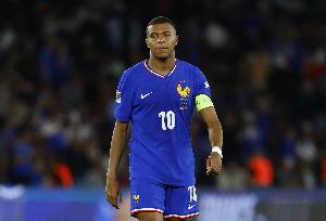 馬卡報：對陣阿塞拜疆幾乎踢滿全場，姆巴佩腳踝傷情變得更加嚴(yán)重