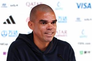 佩佩：在穆帥執(zhí)教皇馬期間，阿隆索經(jīng)常與其交流并提出自己見解