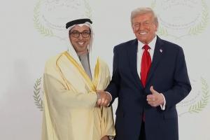 ??特朗普會(huì)面曼城老板曼蘇爾：非常多的現(xiàn)金，無限的現(xiàn)金???