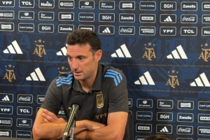 斯卡洛尼：讓岡薩雷斯踢邊衛(wèi)是因?yàn)樗羞@個(gè)能力，與對手無關(guān)