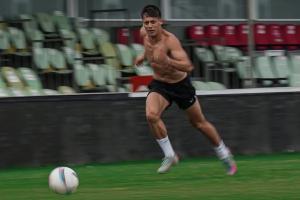 ??增肌8公斤！好友：以前和居萊爾打架總能贏，現在可不敢了