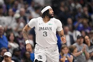 中規(guī)中矩！濃眉打滿首節(jié)6中3拿到6分4板1助