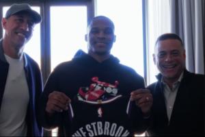 18賽季穿18號！威斯布魯克與國王曬出簽約視頻&球衣合影