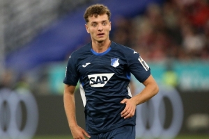 德天空：巴薩關注霍芬海姆23歲前鋒阿斯拉尼，本賽季6場4球1助