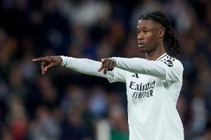 卡馬文加：可以接受臨時客串左后衛，但不愿長期踢這個位置