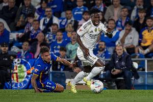 搞心態大王??維尼修斯昨晚替補登場，7分鐘內連造對手2紅