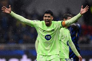 世體：阿勞霍挺身而出，他積極的態(tài)度和勝利者心態(tài)正是弗里克所需