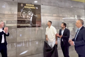 青訓的驕傲！比利亞雷亞爾為金球先生羅德里舉行畫像揭幕儀式