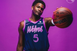 粉色裝扮！森林狼發布新賽季城市版球衣和同主題地板涂裝