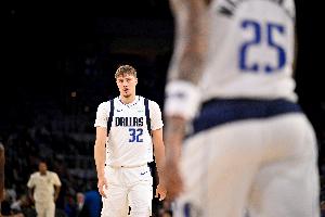 超高陣容！獨(dú)行俠季前賽防守效率97.1 高居聯(lián)盟第一