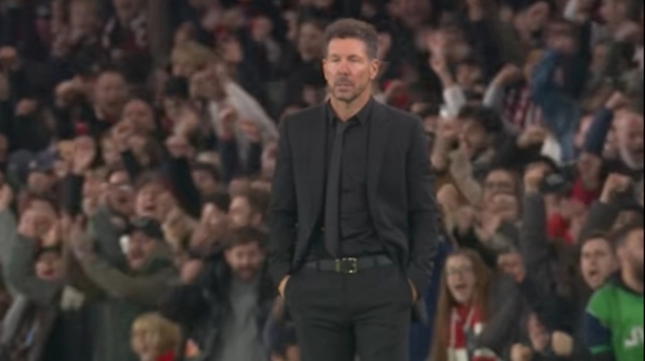 那一刻心如死灰！阿森納進第4球瞬間，西蒙尼雙手插兜已徹底麻木