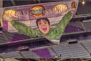 致敬！馬卡報：皇馬球迷今晚將在伯納烏展示巴斯克斯TIFO