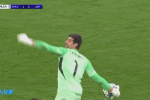 過去就是大單刀！維尼修斯與小孔塞桑接觸倒地，裁判沒表示