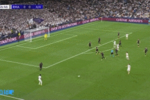 終于破僵！維尼修斯1v3突破射門(mén)中柱， 貝林厄姆補(bǔ)射破門(mén)