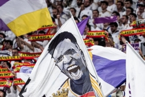 維尼修斯社媒曬照預熱國家德比：我們明天見，享受比賽吧！