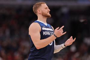 打湖人就來勁！迪文岑佐半場11分3助2斷 里德3分4板1助1帽