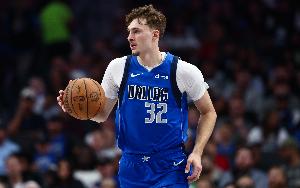 拉塞爾：所有人都想弗拉格打出KD式數據 他在攻防兩端都從不停下