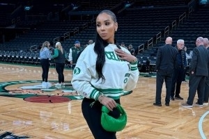 安芬尼-西蒙斯女友帶娃現場觀戰！顏值符合吧友審美嗎？