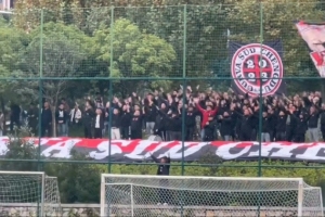 最后兩輪全力沖冠，蓉城球迷組織到訓練基地為球隊打氣