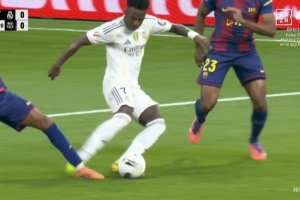 媒體號：國家德比中，當值裁判組對維尼修斯點球取消存在不同意見