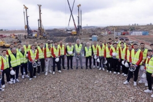 世體：馬競一線隊球員親臨體育城建筑工地，近距離參觀工程進展