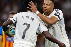 姆巴佩讓點，維尼修斯社媒曬兩人合照，配文：對你來說很簡單??