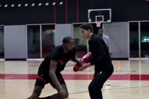 阿杜最新訓練視頻！一手跳投依然無解啊????