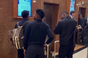 羅德里戈在黑人里算很帥的啊，這不穿球衣也看出羅德里戈很壯