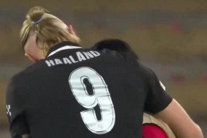 曾經的隊友！哈蘭德和南野拓實在歐冠聯(lián)賽中重聚??