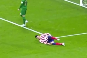 ??在球場上進球真的可以治百病！不信你看看莫拉塔！