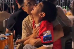 師徒雙雙落淚！國安球員張源來到機場送別塞蒂恩?