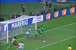 能控這么久也挺厲害！名場(chǎng)面：曼城禁區(qū)內(nèi)20秒7腳傳遞無人射門~