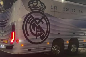 皇馬大巴抵達利物浦！又是一年利物浦大戰皇馬，誰會拿下比賽呢